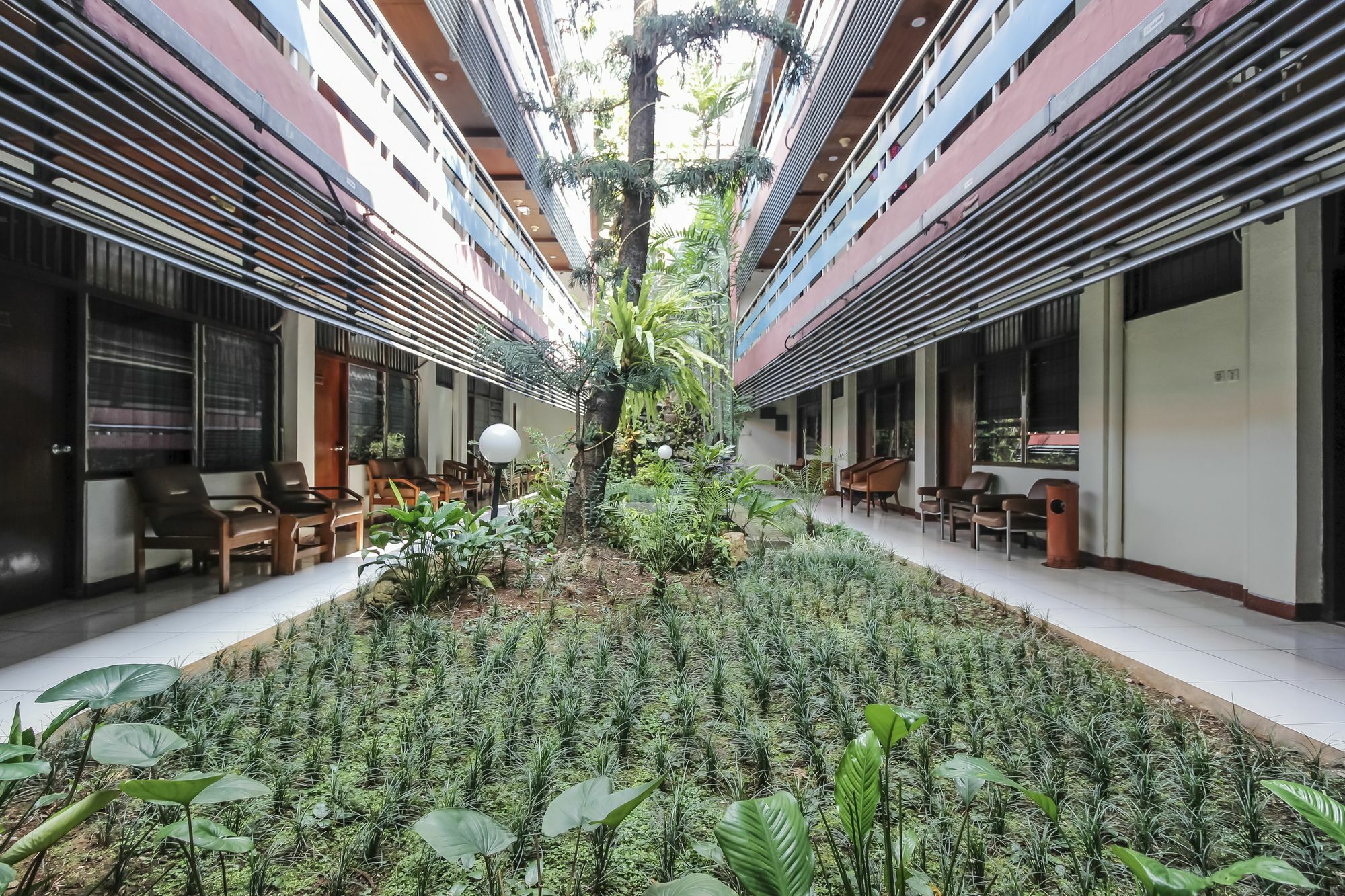 Oyo 108 Hotel Surya Giacarta Esterno foto